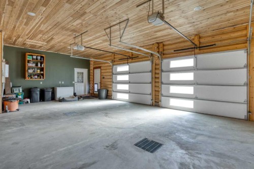 32101 Range Road 50, Rural Mountain View County, AB - Indoor Photo Showing Garage