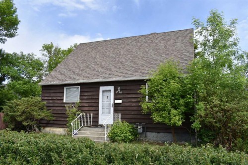 7616 34 Avenue Nw, Calgary, AB - Outdoor