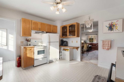 4327 20 Avenue Nw, Calgary, AB - Indoor Photo Showing Kitchen