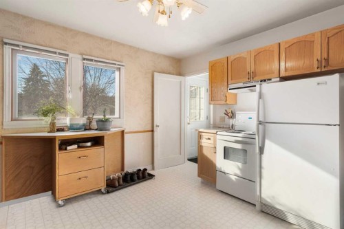 4327 20 Avenue Nw, Calgary, AB - Indoor Photo Showing Kitchen