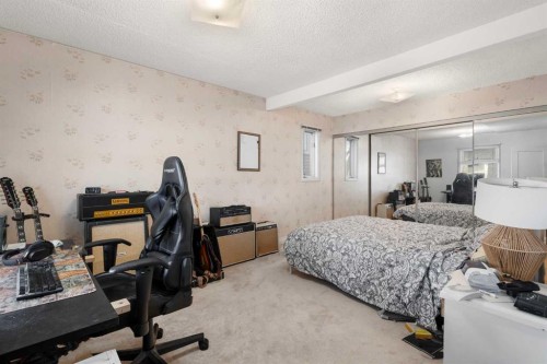 4327 20 Avenue Nw, Calgary, AB - Indoor Photo Showing Bedroom