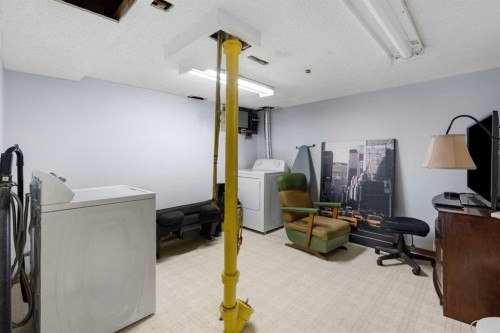 4327 20 Avenue Nw, Calgary, AB - Indoor Photo Showing Laundry Room