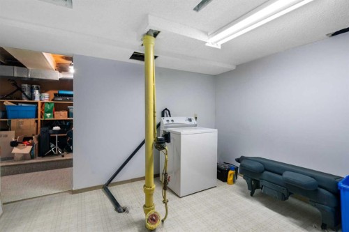 4327 20 Avenue Nw, Calgary, AB - Indoor Photo Showing Laundry Room
