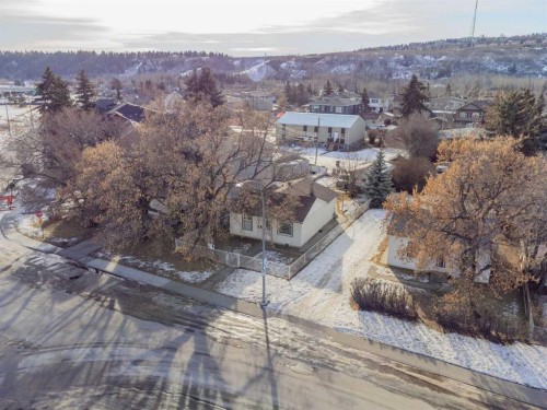 4327 20 Avenue Nw, Calgary, AB - Outdoor With View