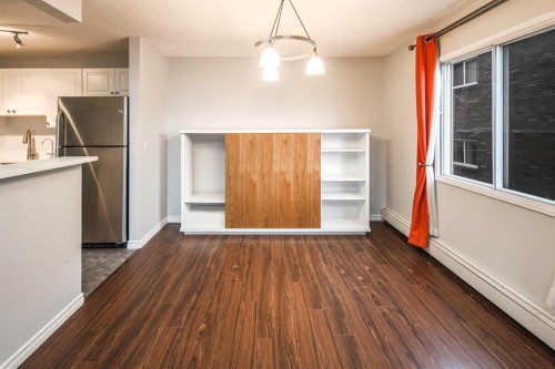 310-545 18 Avenue Sw, Calgary, AB - Indoor Photo Showing Kitchen