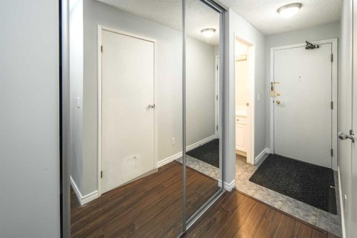 310-545 18 Avenue Sw, Calgary, AB - Indoor Photo Showing Other Room