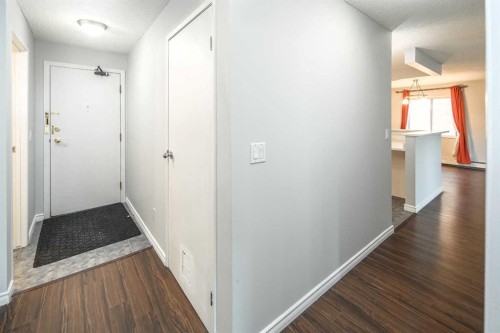 310-545 18 Avenue Sw, Calgary, AB - Indoor Photo Showing Other Room