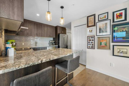 810-303 13 Avenue Sw, Calgary, AB - Indoor Photo Showing Kitchen With Upgraded Kitchen