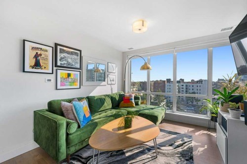 810-303 13 Avenue Sw, Calgary, AB - Indoor Photo Showing Living Room