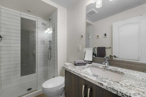 810-303 13 Avenue Sw, Calgary, AB - Indoor Photo Showing Bathroom
