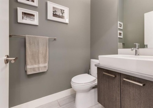 2020 2 Street Sw, Calgary, AB - Indoor Photo Showing Bathroom