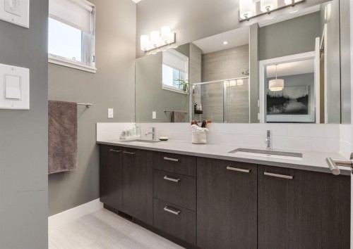 2020 2 Street Sw, Calgary, AB - Indoor Photo Showing Bathroom