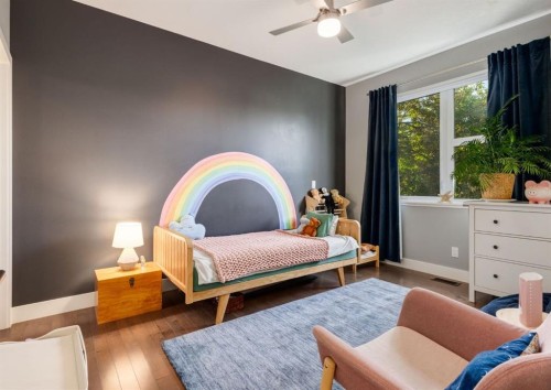 2020 2 Street Sw, Calgary, AB - Indoor Photo Showing Bedroom