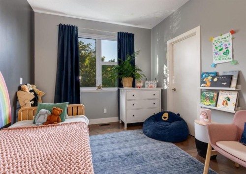 2020 2 Street Sw, Calgary, AB - Indoor Photo Showing Bedroom