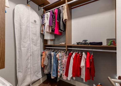 2020 2 Street Sw, Calgary, AB - Indoor With Storage