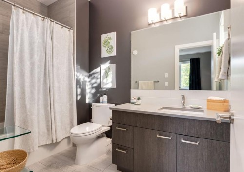 2020 2 Street Sw, Calgary, AB - Indoor Photo Showing Bathroom