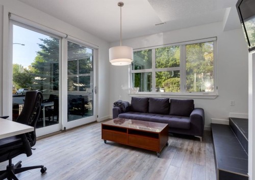 2020 2 Street Sw, Calgary, AB - Indoor Photo Showing Living Room