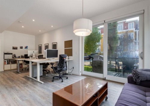 2020 2 Street Sw, Calgary, AB - Indoor Photo Showing Other Room