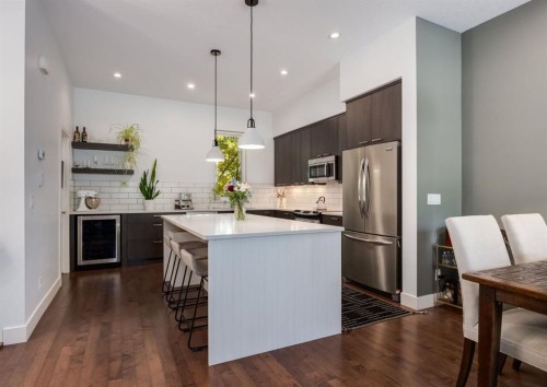 2020 2 Street Sw, Calgary, AB - Indoor Photo Showing Kitchen With Stainless Steel Kitchen With Upgraded Kitchen