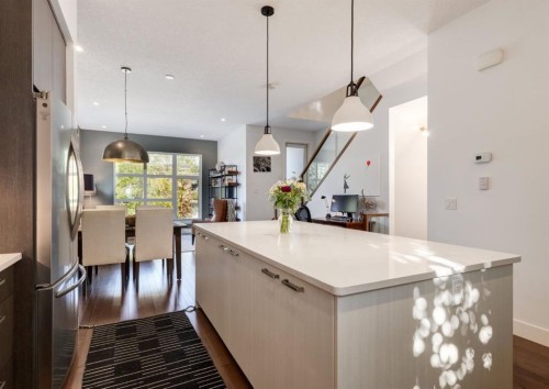 2020 2 Street Sw, Calgary, AB - Indoor Photo Showing Kitchen With Upgraded Kitchen