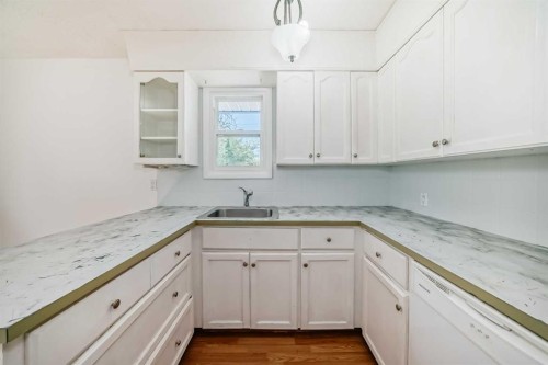 2023 46 Street Se, Calgary, AB - Indoor Photo Showing Kitchen