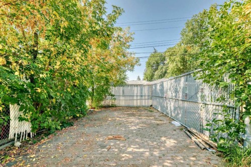 2023 46 Street Se, Calgary, AB - Outdoor