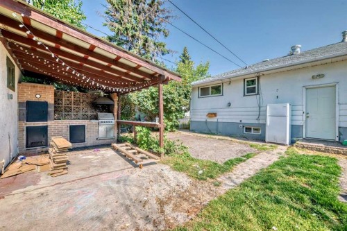 2023 46 Street Se, Calgary, AB - Outdoor