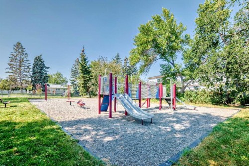 2023 46 Street Se, Calgary, AB - Outdoor