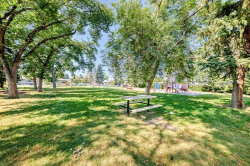 2023 46 Street Se, Calgary, AB - Outdoor