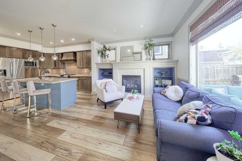 1431 40 Street Sw, Calgary, AB - Indoor With Fireplace