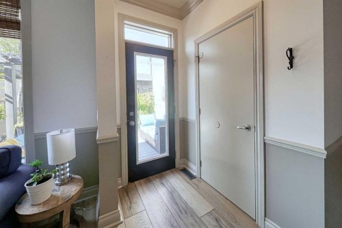 1431 40 Street Sw, Calgary, AB - Indoor Photo Showing Other Room