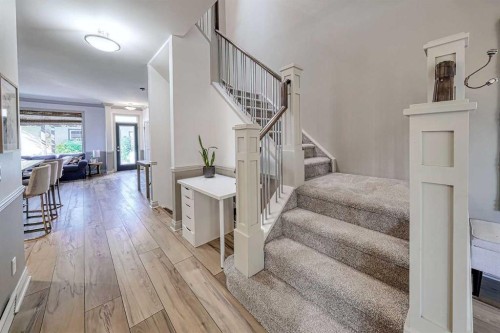 1431 40 Street Sw, Calgary, AB - Indoor Photo Showing Other Room