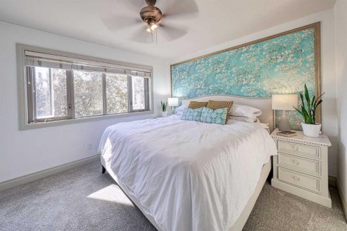 1431 40 Street Sw, Calgary, AB - Indoor Photo Showing Bedroom