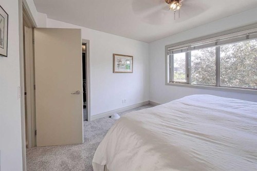 1431 40 Street Sw, Calgary, AB - Indoor Photo Showing Bedroom