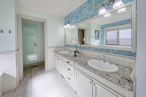 1431 40 Street Sw, Calgary, AB - Indoor Photo Showing Bathroom