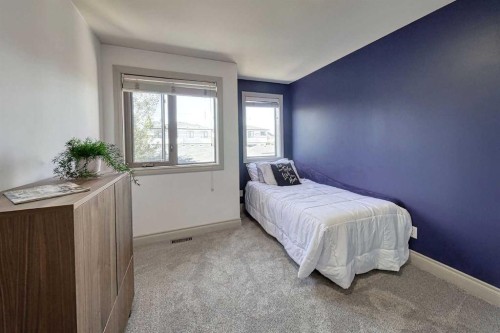 1431 40 Street Sw, Calgary, AB - Indoor Photo Showing Bedroom