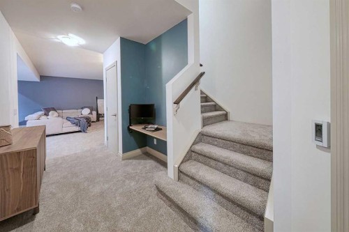 1431 40 Street Sw, Calgary, AB - Indoor Photo Showing Other Room