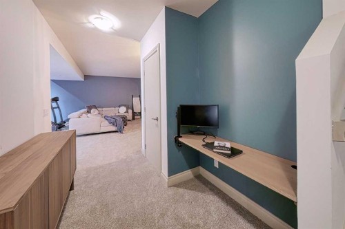 1431 40 Street Sw, Calgary, AB - Indoor