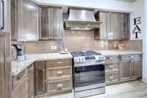 1431 40 Street Sw, Calgary, AB - Indoor Photo Showing Kitchen With Upgraded Kitchen