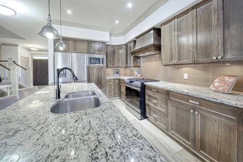 1431 40 Street Sw, Calgary, AB - Indoor Photo Showing Kitchen With Double Sink With Upgraded Kitchen