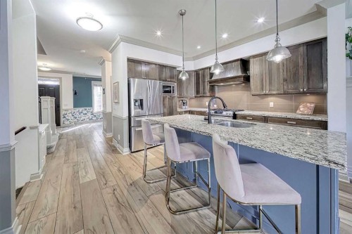 1431 40 Street Sw, Calgary, AB - Indoor Photo Showing Kitchen With Double Sink With Upgraded Kitchen