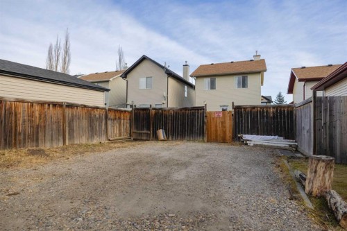 276 Cramond Close Se, Calgary, AB - Outdoor