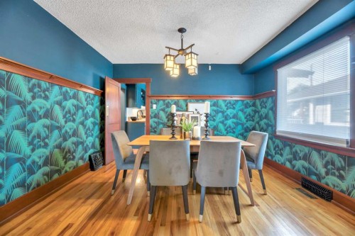 111 11 Avenue Nw, Calgary, AB - Indoor Photo Showing Dining Room