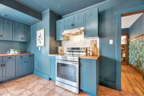 111 11 Avenue Nw, Calgary, AB - Indoor Photo Showing Kitchen