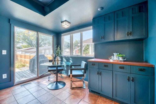 111 11 Avenue Nw, Calgary, AB - Indoor Photo Showing Office