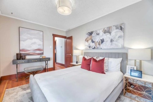 111 11 Avenue Nw, Calgary, AB - Indoor Photo Showing Bedroom