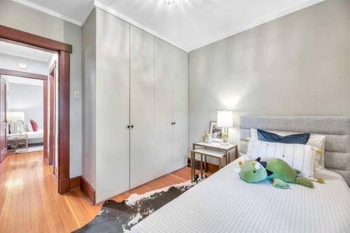 111 11 Avenue Nw, Calgary, AB - Indoor Photo Showing Bedroom