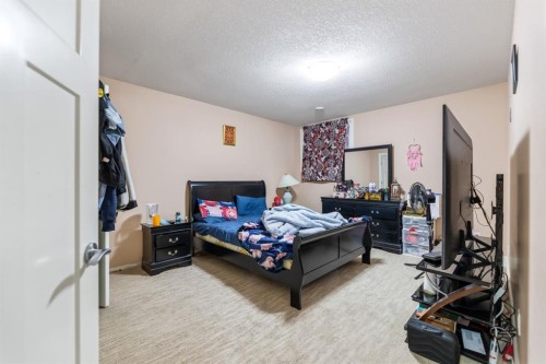 19 Saddlelake View Ne, Calgary, AB - Indoor Photo Showing Bedroom