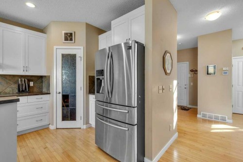 119 Valley Stream Circle Nw, Calgary, AB - Indoor Photo Showing Kitchen