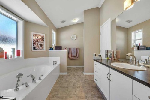 119 Valley Stream Circle Nw, Calgary, AB - Indoor Photo Showing Bathroom